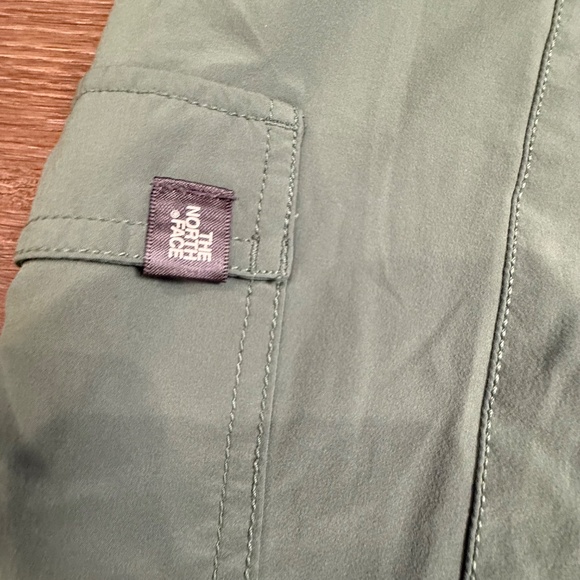 The North Face Women's Tech Sheltay Pants Joggers Olive green Sz 12 Outdoors - Picture 9 of 16